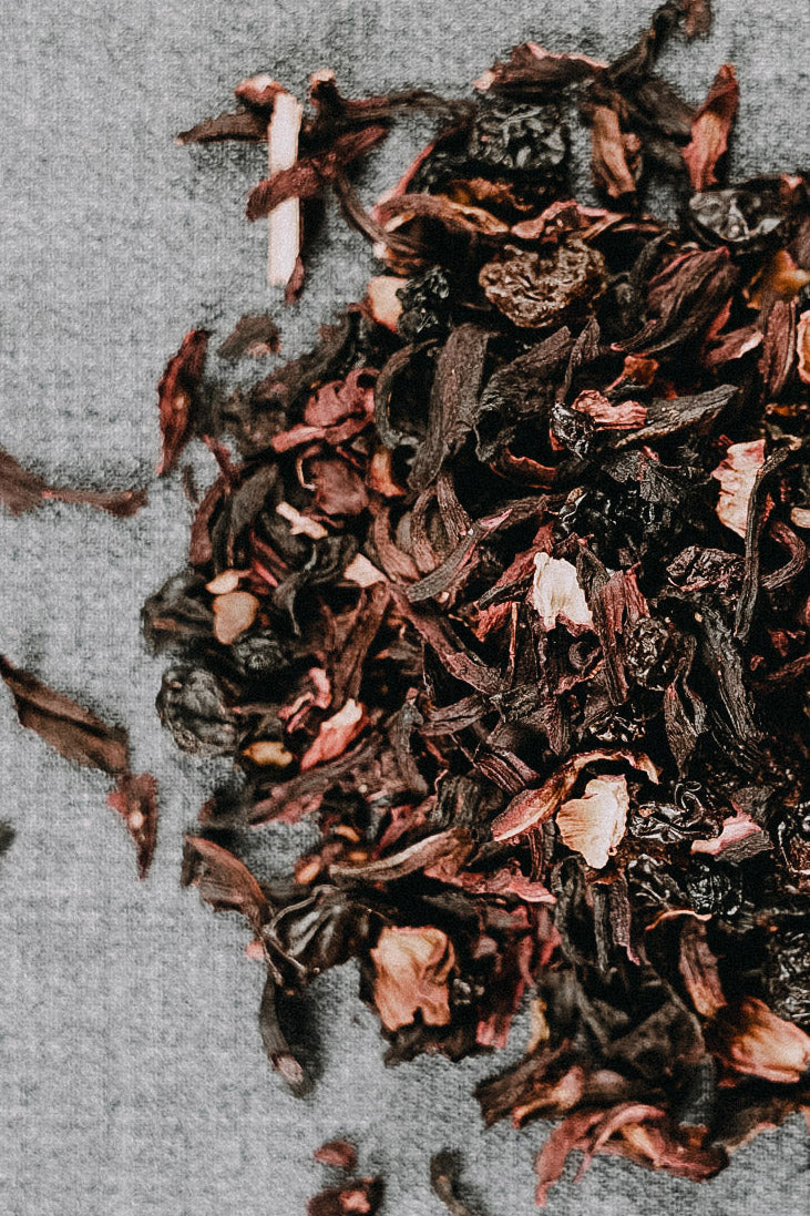 Hibiskusblüten mit vielen Beeren