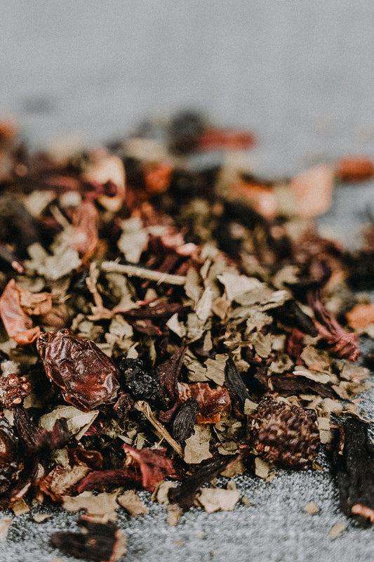 Kräuter und Früchte in rot und grün