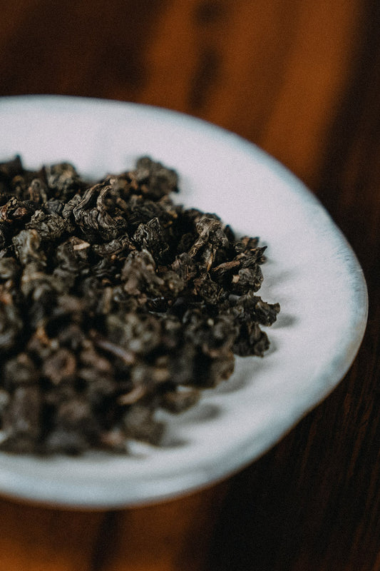 kleine gerollte Oolongteeblätter